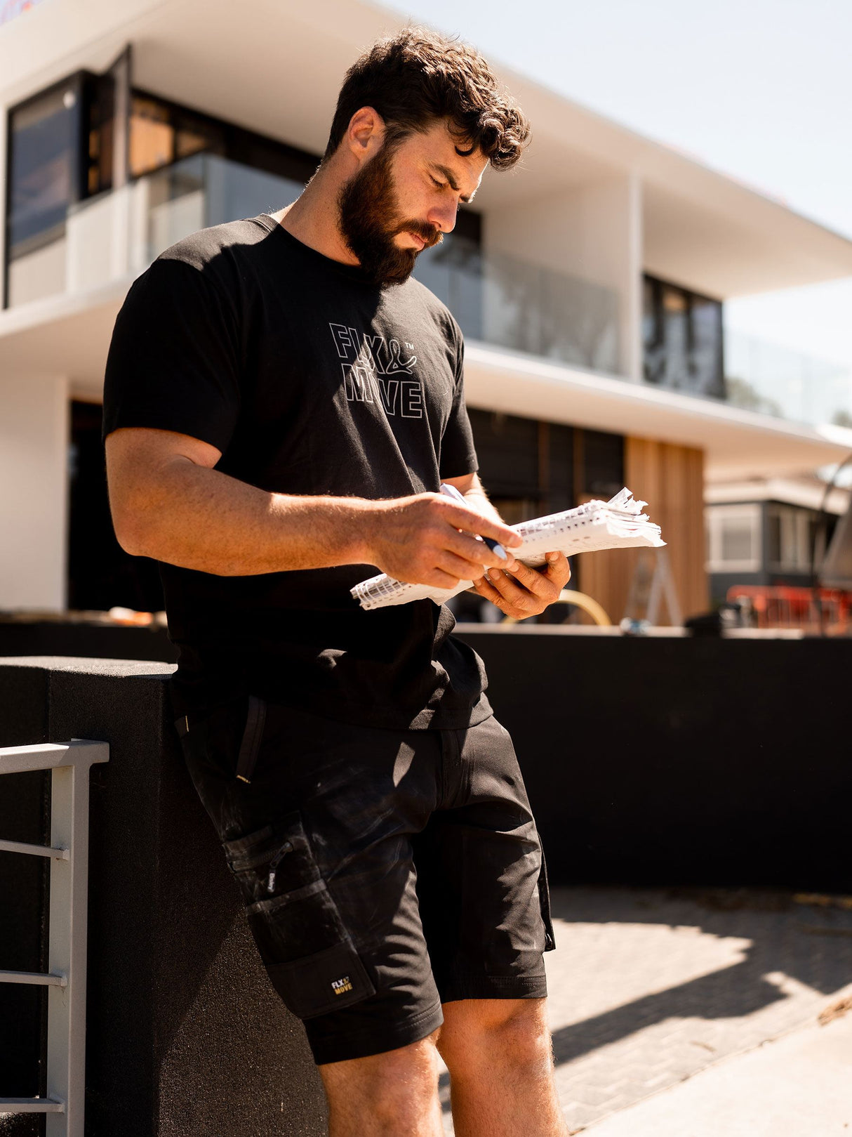 Flx & Move™ 4-Way Stretch Zip Cargo Short